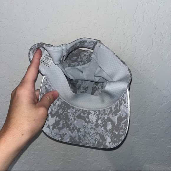 Lululemon Fast and Free Run Cap, gray snake camo - Picture 5 of 6